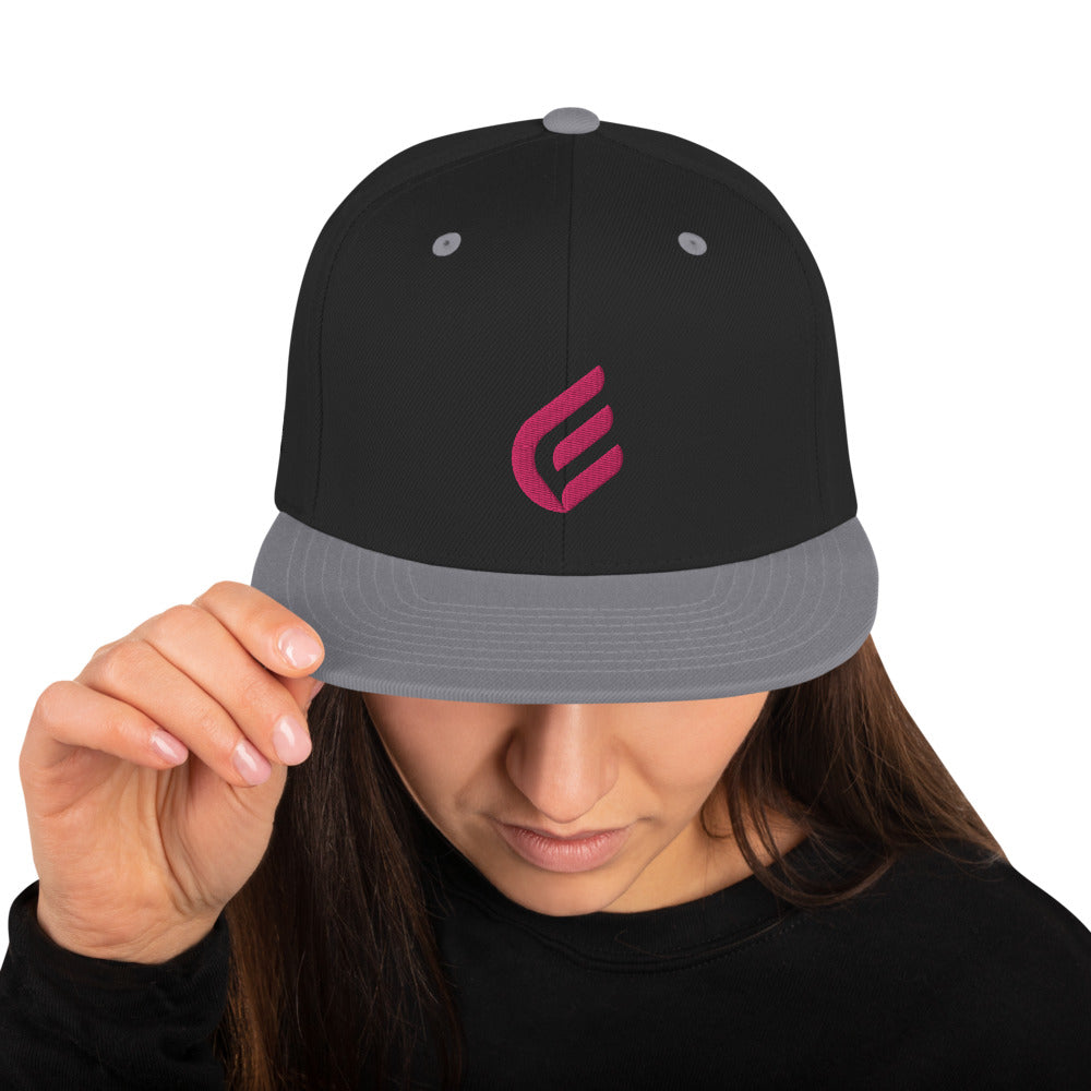 1:Cor Pink | Embroidered Snapback Hat